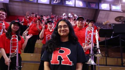 Photo of Sakshi Sowmya Aravind in front of band